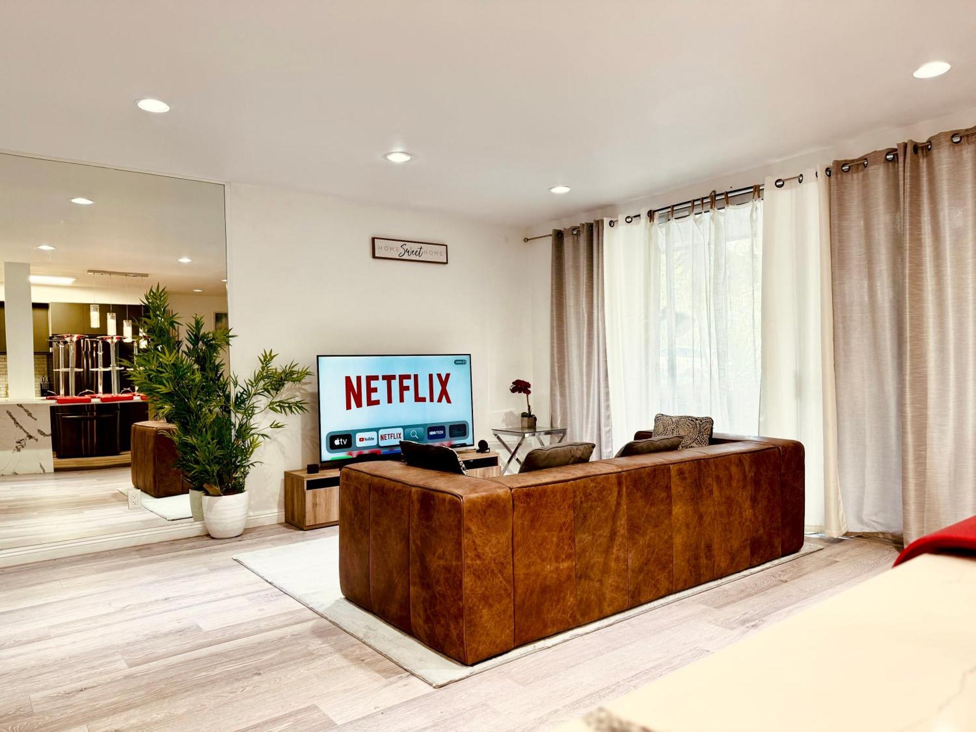 Amazing Large 2 Bedroom West Hollywood Apartment ロサンゼルス エクステリア 写真