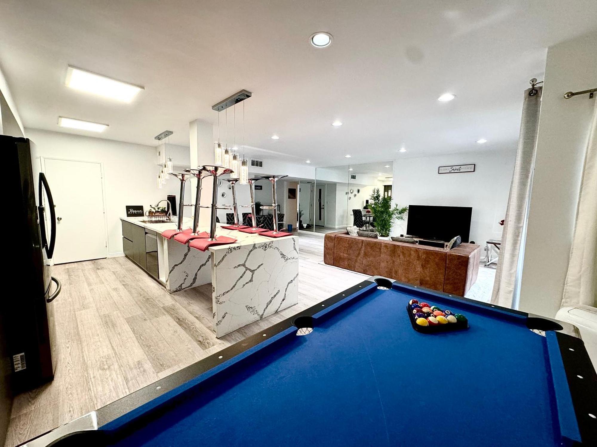 Amazing Large 2 Bedroom West Hollywood Apartment ロサンゼルス エクステリア 写真